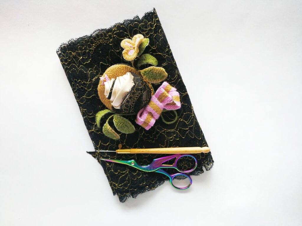 rose hand embroidery online class brooch