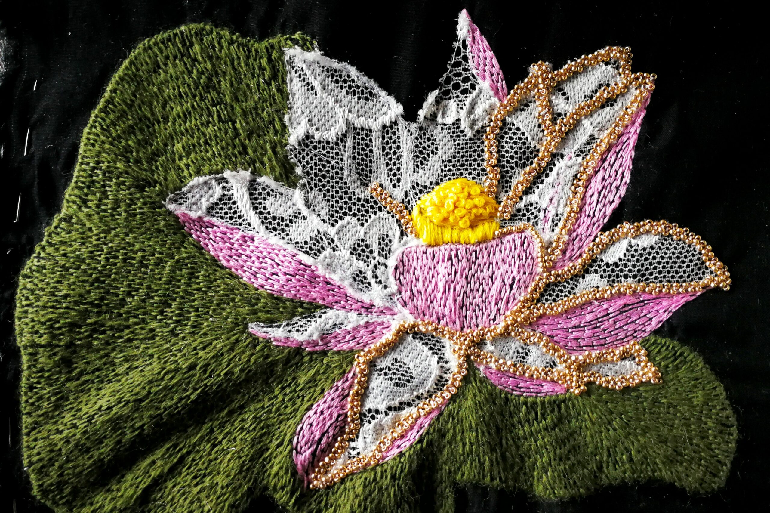 Free lotus tutoral decorating with preciosa beads